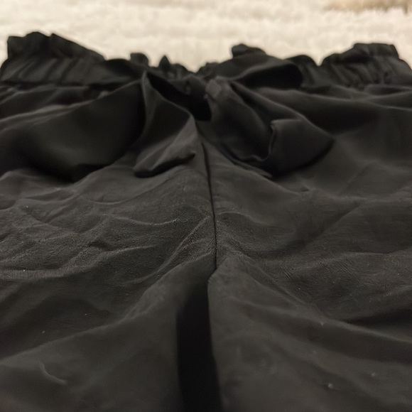 Black shorts, elastic waist and bow tie front. Loose fit! - Picture 3 of 5